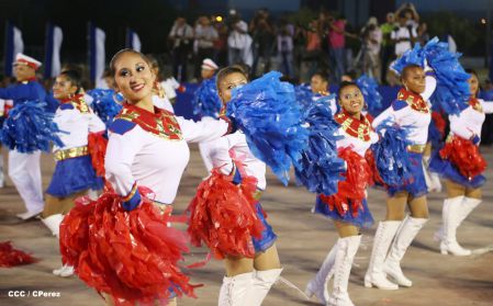 Presidente Daniel y Compañera Rosario participan del Desfile Patrio 2015