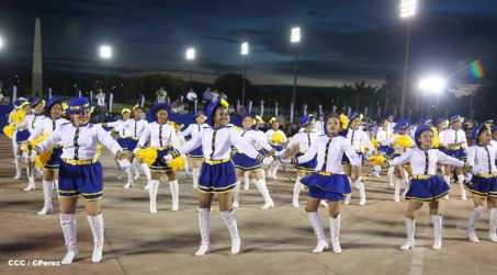 Presidente Daniel y Compañera Rosario participan del Desfile Patrio 2015