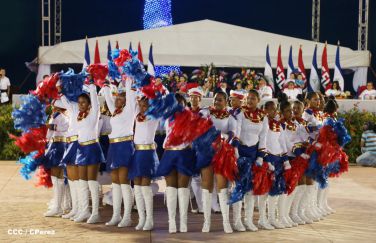 Presidente Daniel y Compañera Rosario participan del Desfile Patrio 2015