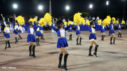 Presidente Daniel y Compañera Rosario participan del Desfile Patrio 2015