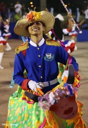 Presidente Daniel y Compañera Rosario participan del Desfile Patrio 2015