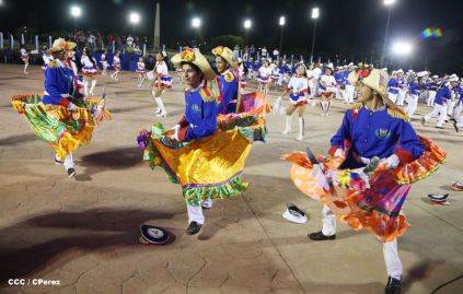 Presidente Daniel y Compañera Rosario participan del Desfile Patrio 2015