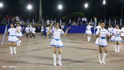 Presidente Daniel y Compañera Rosario participan del Desfile Patrio 2015