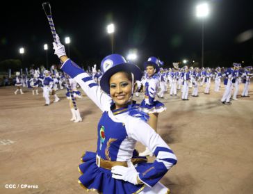 Presidente Daniel y Compañera Rosario participan del Desfile Patrio 2015