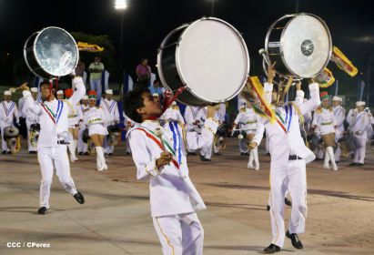 Presidente Daniel y Compañera Rosario participan del Desfile Patrio 2015