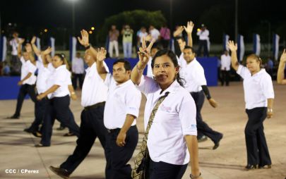 Presidente Daniel y Compañera Rosario participan del Desfile Patrio 2015