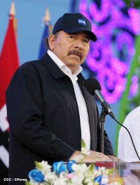 Presidente Daniel y Compañera Rosario participan del Desfile Patrio 2015