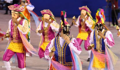 Presidente Daniel y Compañera Rosario participan del Desfile Patrio 2015