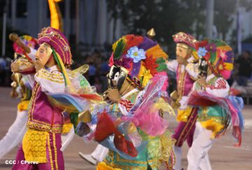 Presidente Daniel y Compañera Rosario participan del Desfile Patrio 2015