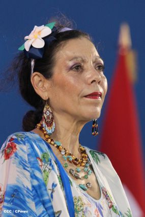 Presidente Daniel y Compañera Rosario participan del Desfile Patrio 2015