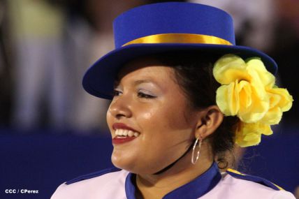 Presidente Daniel y Compañera Rosario participan del Desfile Patrio 2015