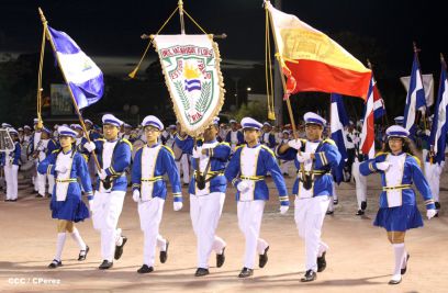 Presidente Daniel y Compañera Rosario participan del Desfile Patrio 2015