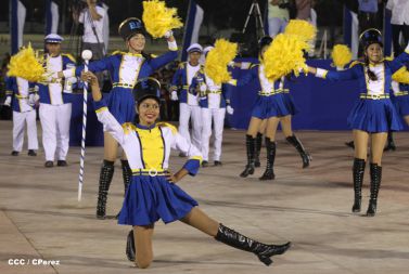 Presidente Daniel y Compañera Rosario participan del Desfile Patrio 2015