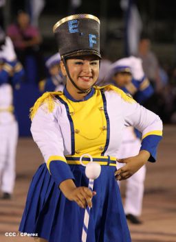 Presidente Daniel y Compañera Rosario participan del Desfile Patrio 2015