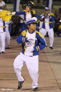 Presidente Daniel y Compañera Rosario participan del Desfile Patrio 2015