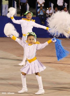 Presidente Daniel y Compañera Rosario participan del Desfile Patrio 2015