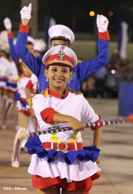 Presidente Daniel y Compañera Rosario participan del Desfile Patrio 2015