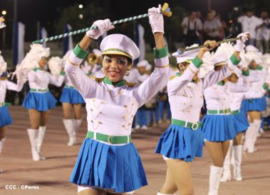 Presidente Daniel y Compañera Rosario participan del Desfile Patrio 2015