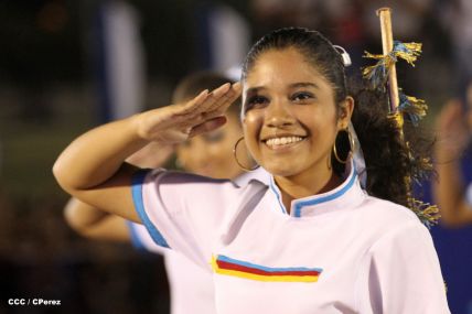 Presidente Daniel y Compañera Rosario participan del Desfile Patrio 2015