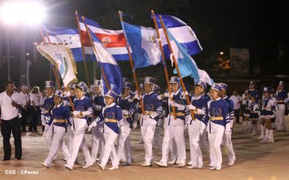 Presidente Daniel y Compañera Rosario participan del Desfile Patrio 2015