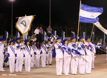 Presidente Daniel y Compañera Rosario participan del Desfile Patrio 2015