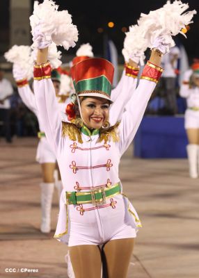 Presidente Daniel y Compañera Rosario participan del Desfile Patrio 2015