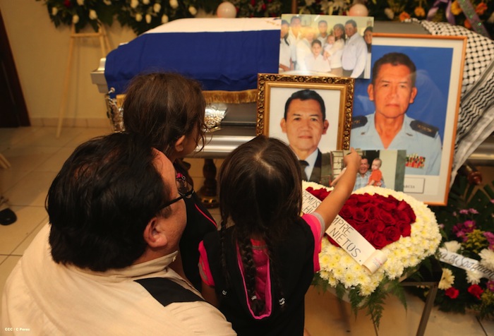 Vela de los Coroneles Manuel López García y Chester Porfirio Vargas