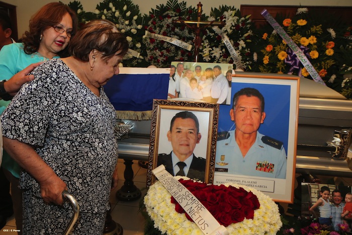 Vela de los Coroneles Manuel López García y Chester Porfirio Vargas