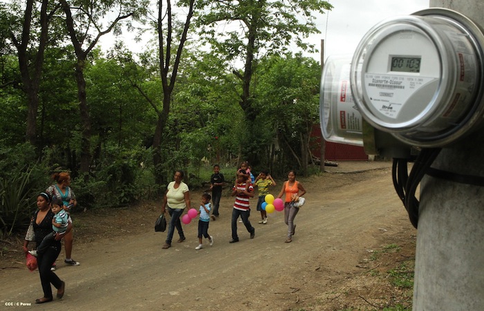 Luz eléctrica llega a comunidad La Palanca de Mateare