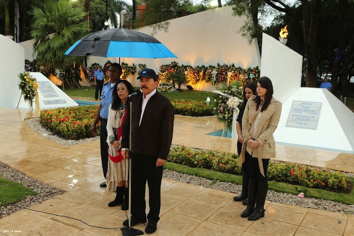 Daniel y Rosario conmemoran 77 Natalicio del Comandante Carlos Fonseca Amador