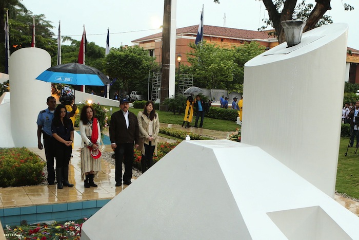 Daniel y Rosario conmemoran 77 Natalicio del Comandante Carlos Fonseca Amador