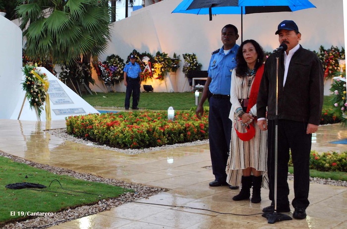 Daniel y Rosario conmemoran 77 Natalicio del Comandante Carlos Fonseca Amador