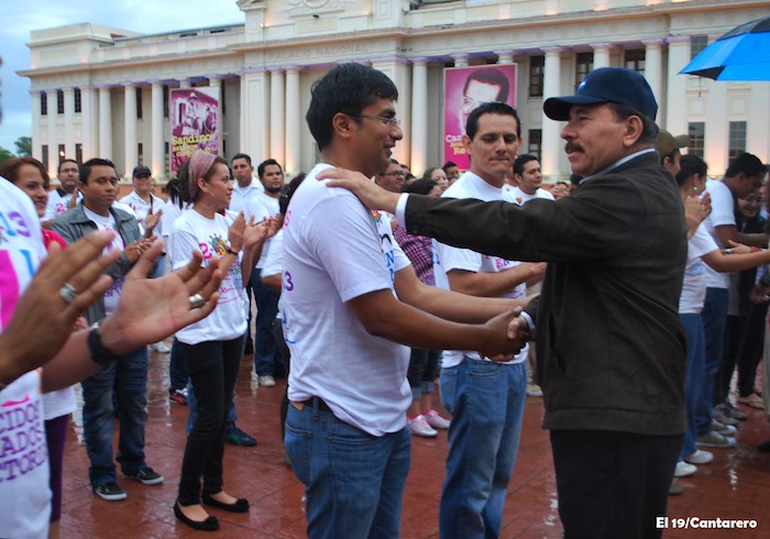 Daniel y Rosario conmemoran 77 Natalicio del Comandante Carlos Fonseca Amador