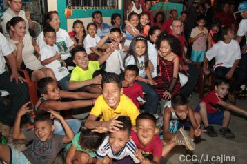 Celebran familiares, amigos y vecinos, la Gran Victoria de Román "Chocolatito" González