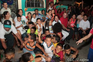 Celebran familiares, amigos y vecinos, la Gran Victoria de Román "Chocolatito" González