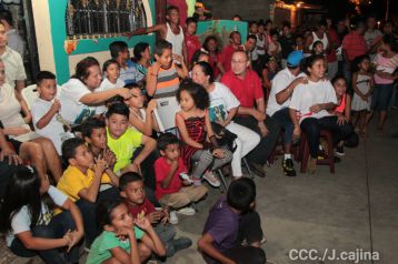Celebran familiares, amigos y vecinos, la Gran Victoria de Román "Chocolatito" González