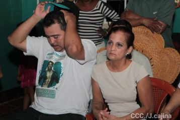 Celebran familiares, amigos y vecinos, la Gran Victoria de Román "Chocolatito" González