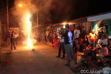 Celebran familiares, amigos y vecinos, la Gran Victoria de Román "Chocolatito" González