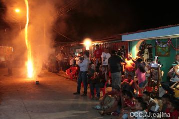 Celebran familiares, amigos y vecinos, la Gran Victoria de Román "Chocolatito" González