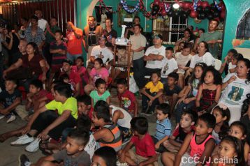 Celebran familiares, amigos y vecinos, la Gran Victoria de Román "Chocolatito" González
