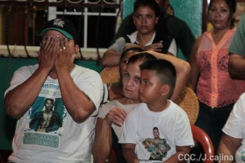 Celebran familiares, amigos y vecinos, la Gran Victoria de Román "Chocolatito" González