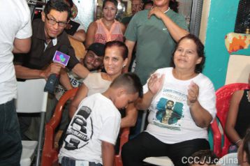 Celebran familiares, amigos y vecinos, la Gran Victoria de Román "Chocolatito" González