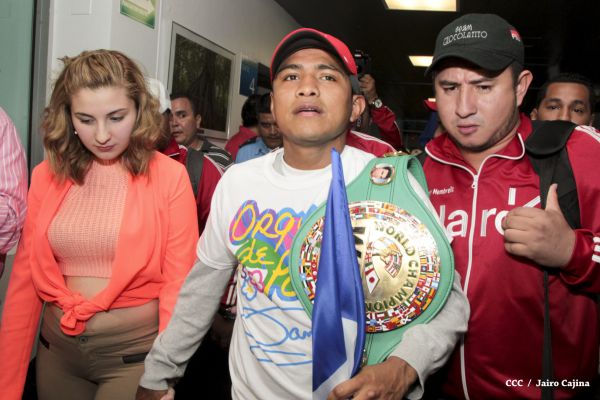 Chocolatito retorna a Nicaragua tras su histórica y contundente victoria ante Brian Viloria