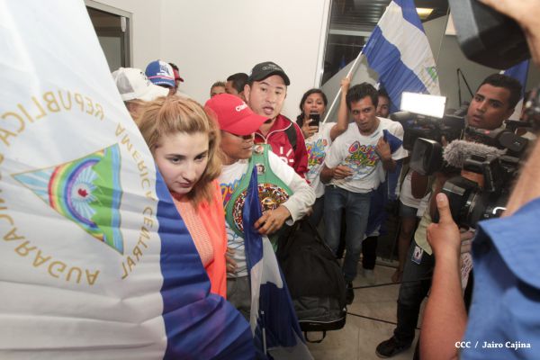 Chocolatito retorna a Nicaragua tras su histórica y contundente victoria ante Brian Viloria