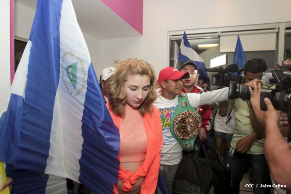 Chocolatito retorna a Nicaragua tras su histórica y contundente victoria ante Brian Viloria