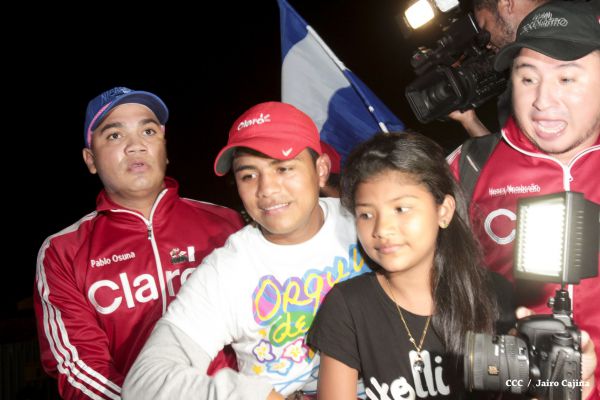 Chocolatito retorna a Nicaragua tras su histórica y contundente victoria ante Brian Viloria