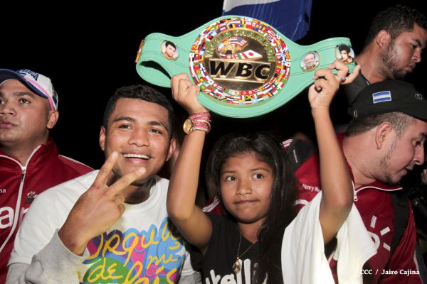 Chocolatito retorna a Nicaragua tras su histórica y contundente victoria ante Brian Viloria