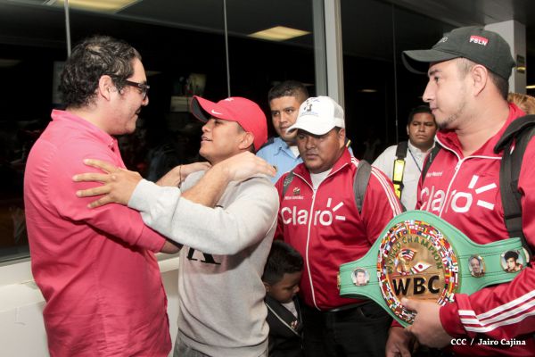 Chocolatito retorna a Nicaragua tras su histórica y contundente victoria ante Brian Viloria