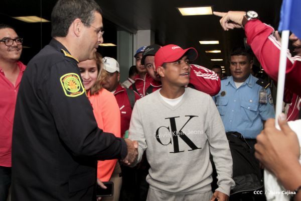 Chocolatito retorna a Nicaragua tras su histórica y contundente victoria ante Brian Viloria