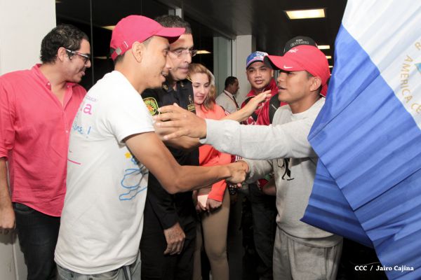 Chocolatito retorna a Nicaragua tras su histórica y contundente victoria ante Brian Viloria